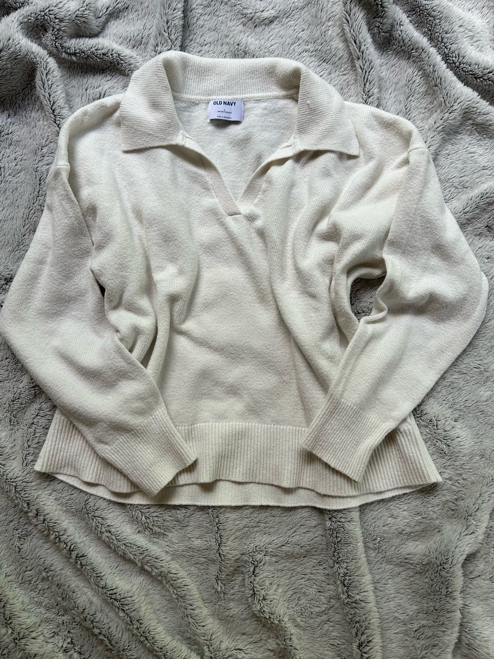 Old Navy Cream Collared V‑Neck Pullover Sweater